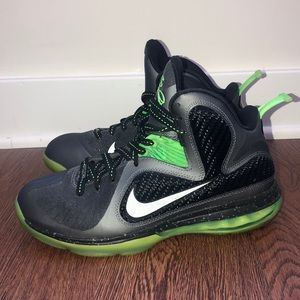 NIKE Lebrun 9 Dunkman Mens 8/ Womens 9.5